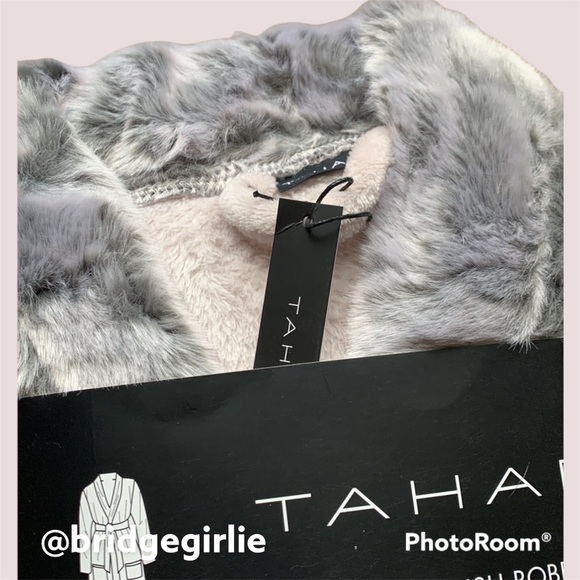 Tahari Luxury Plush Robe - Picture 6 of 7